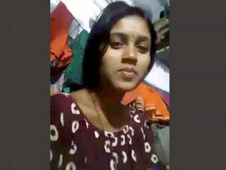 Indian bhabhi gets super hard and fingering herself