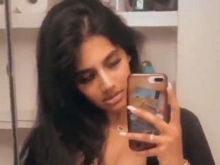 Tamil model flaunts her body in nude selfies video