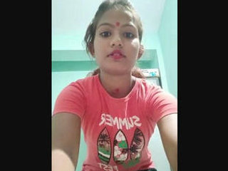Cute Indian bhabi flaunts her naked body in a video