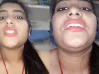 Madheena's erotic facial expressions in Mumbai video