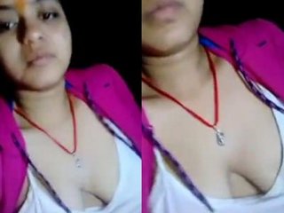 Desi bhabi with big saggy boobs takes selfie video