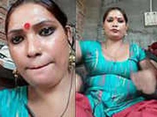 Indian girl flaunts her stunning body and impressive boobs for her boyfriend