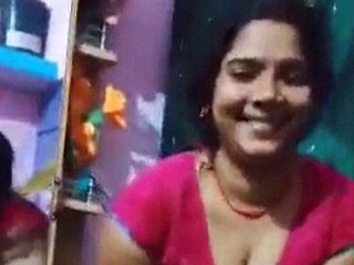 Indian woman strips and shows off her naked body in a sari video