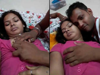 Desi couple shows off their boobs and gives oral pleasure