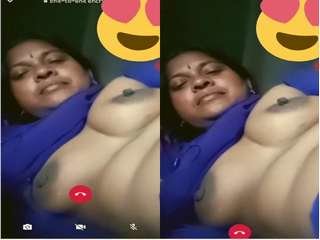 Exclusive video of bhabhi flaunting her boobs and pussy on video call