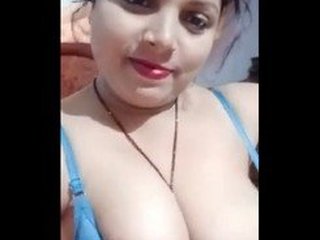 Busty Desi Bhabhi in Superb Performance