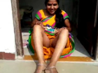 South Indian Meenu aunt gives a BJ and exposes her pussy to lover