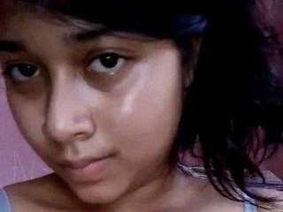 College girl indulges in nude selfie and masturbation