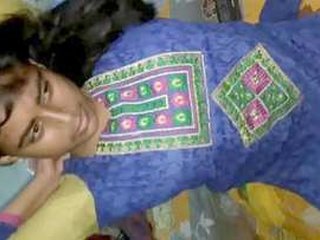 Indian girl Alice shows off her nice body in a homemade video