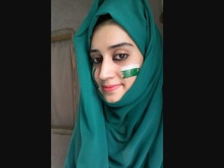 Slim Naureen flaunts her big boobs in a steamy video