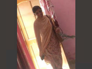 Cheating Indian wife gets caught on camera with her new lover