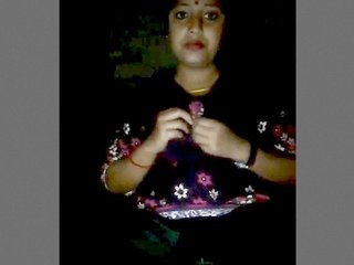 Super-hot bhabhi masturbates with her fingers