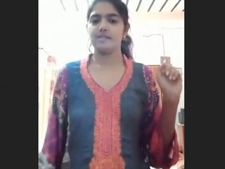 Desi girl flaunts her beauty in a steamy video