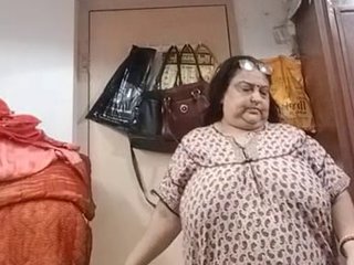 Enjoy the Sensual Delights of Your Curvy Aunty
