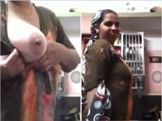 Desi college girl shows off her breasts