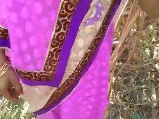 Indian beauty Lalita Singh gives a blowjob to her boyfriend