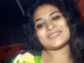 Mallu auntie flaunts her boobs in music video