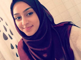 Pakistani hijab girl living abroad reveals nude photos in HD
