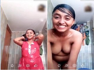 Bhabhi's big boobs and sexy body in solo bathing video