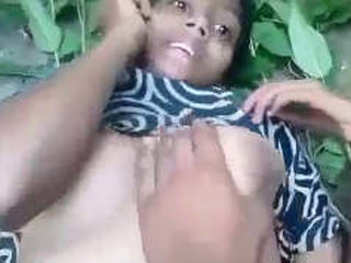 Desi babe gets fucked in the jungle