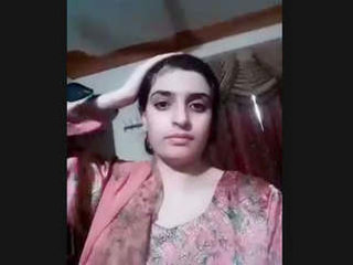Pakistani wife captures stunning selfies in new video