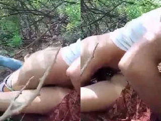Young Indian girl gets fucked in the wild