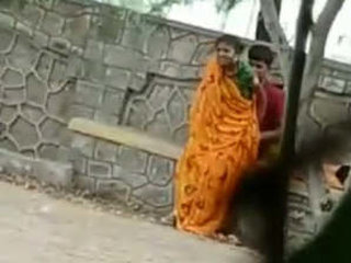 Desi bhabhi gets caught in the street while having sex
