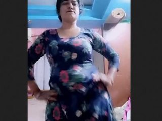 Experience the ultimate pleasure with Manju Bhabhi's super sexy live show