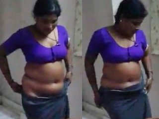 Curvy bhabi with a big belly button gets naughty