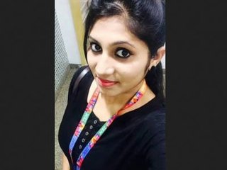 Hot Indian teen in solo MMS showcasing her sexuality