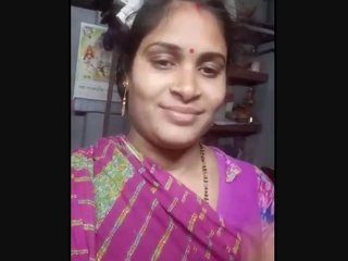 Cute bhabi strips and dons a new saree in a steamy video