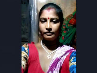 Boudi's sensual oil massage in a village setting