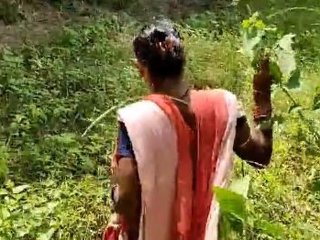 Indian village bhabhi gets her fill of cock in the open air