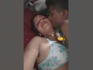 Hot bhabhi gets fucked by a dewar in this steamy video