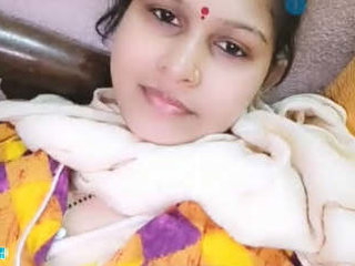 Excited Indian bhabhi enjoys livecam sex with her fans