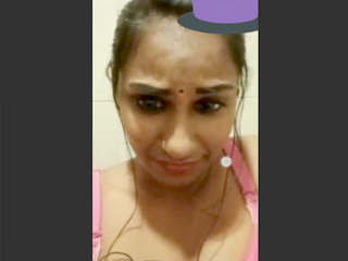 Tamil girl's video call featuring her naked pussy